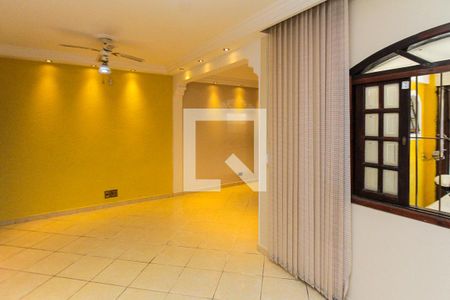 Sala de casa para alugar com 3 quartos, 180m² em Jardim Piqueroby, São Paulo