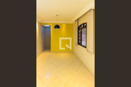 Sala de casa para alugar com 3 quartos, 180m² em Jardim Piqueroby, São Paulo