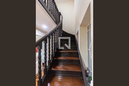 Casa à venda com 200m², 3 quartos e 4 vagasEscada