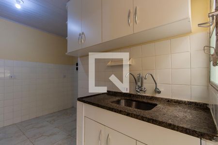 Cozinha de casa para alugar com 2 quartos, 60m² em Vila Ivone, São Paulo