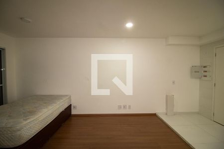 Quarto e cozinha  de kitnet/studio para alugar com 1 quarto, 30m² em Parada Inglesa, São Paulo