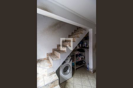 Casa à venda com 400m², 5 quartos e 6 vagas Casa à venda com 400m², 5 quartos e 6 vagasEscada