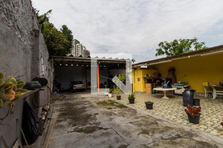 Casa à venda com 400m², 5 quartos e 6 vagas Casa à venda com 400m², 5 quartos e 6 vagasQuintal