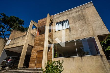 Casa à venda com 390m², 5 quartos e 4 vagasEntrada da casa
