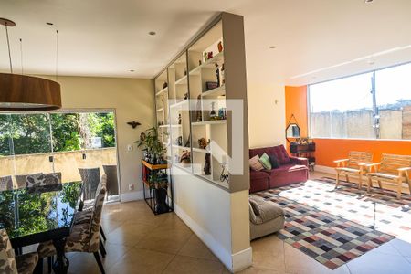 Casa à venda com 390m², 5 quartos e 4 vagasSala de estar - divisória