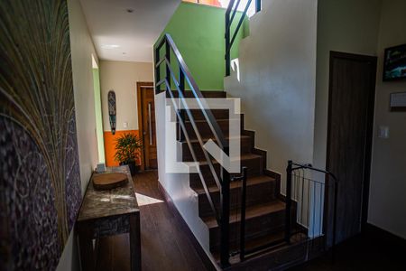 Casa à venda com 390m², 5 quartos e 4 vagasEscadas