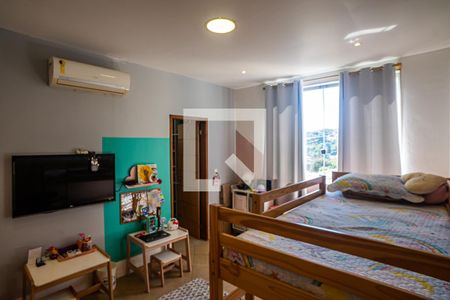 Casa à venda com 390m², 5 quartos e 4 vagasQuarto 3 suite