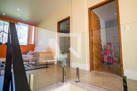 Casa à venda com 390m², 5 quartos e 4 vagasSala de estar