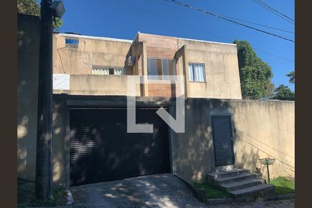 Casa à venda com 390m², 5 quartos e 4 vagasFachada da casa