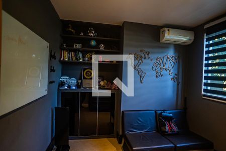 Casa à venda com 390m², 5 quartos e 4 vagasEscritório