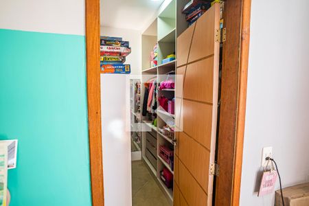 Casa à venda com 390m², 5 quartos e 4 vagasQuarto 3 suite - closet