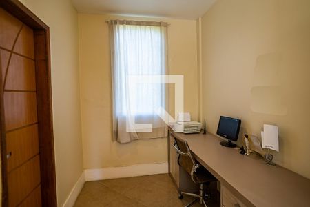 Casa à venda com 390m², 5 quartos e 4 vagasQuarto Suíte Master - escritório