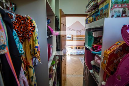 Casa à venda com 390m², 5 quartos e 4 vagasQuarto 3 suite - closet