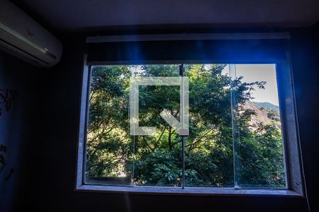 Casa à venda com 390m², 5 quartos e 4 vagasEscritório vista da janela