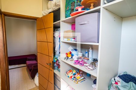 Casa à venda com 390m², 5 quartos e 4 vagasQuarto 2 suite - closet