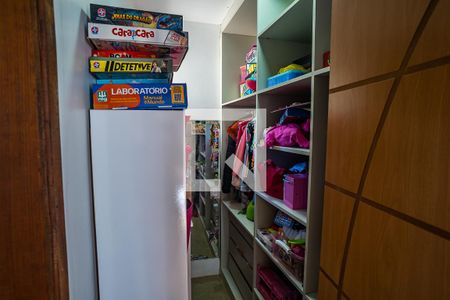 Casa à venda com 390m², 5 quartos e 4 vagasQuarto 3 suite - closet