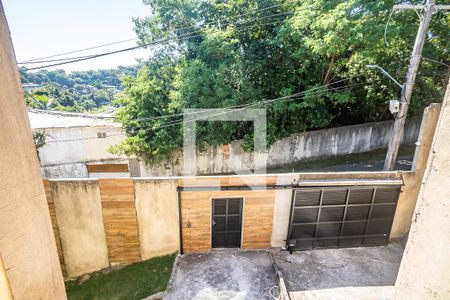 Casa à venda com 390m², 5 quartos e 4 vagasSala de estar vista da janela