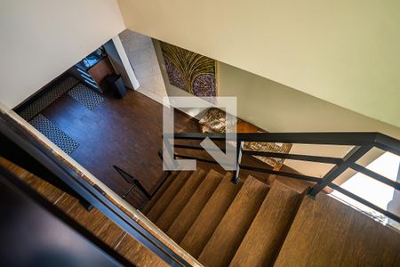 Casa à venda com 390m², 5 quartos e 4 vagasEscadas