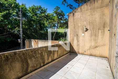 Casa à venda com 390m², 5 quartos e 4 vagasQuarto Suíte Master - varanda