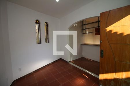 Sala de casa para alugar com 1 quarto, 50m² em Ramos, Rio de Janeiro