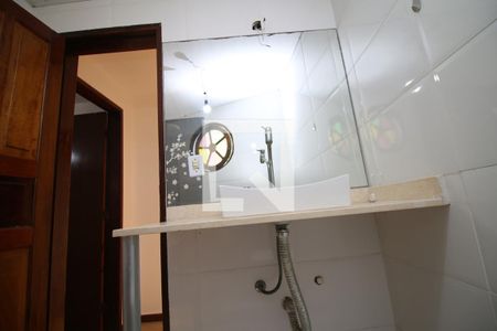 Banheiro de casa para alugar com 1 quarto, 50m² em Ramos, Rio de Janeiro