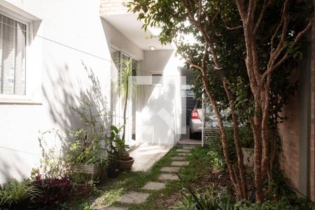 Casa à venda com 240m², 3 quartos e 3 vagas Casa à venda com 240m², 3 quartos e 3 vagasQuintal/Jardim