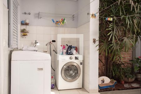 Casa à venda com 240m², 3 quartos e 3 vagas Casa à venda com 240m², 3 quartos e 3 vagasÁrea de Serviço