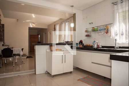 Casa à venda com 240m², 3 quartos e 3 vagas Casa à venda com 240m², 3 quartos e 3 vagasCozinha