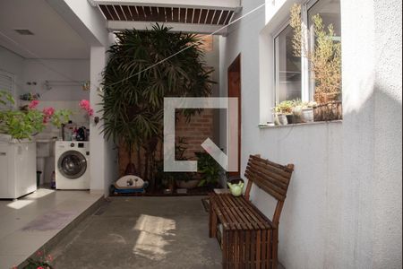 Casa à venda com 240m², 3 quartos e 3 vagas Casa à venda com 240m², 3 quartos e 3 vagasQuintal/Jardim