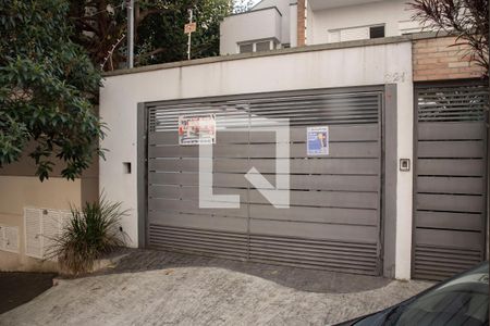 Casa à venda com 240m², 3 quartos e 3 vagas Casa à venda com 240m², 3 quartos e 3 vagasFrente