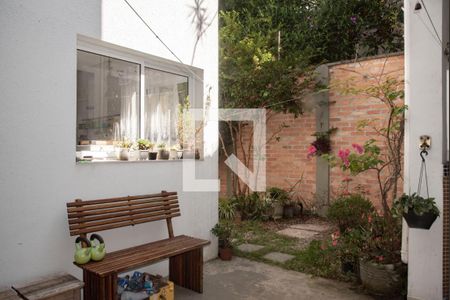 Casa à venda com 240m², 3 quartos e 3 vagas Casa à venda com 240m², 3 quartos e 3 vagasQuintal/Jardim