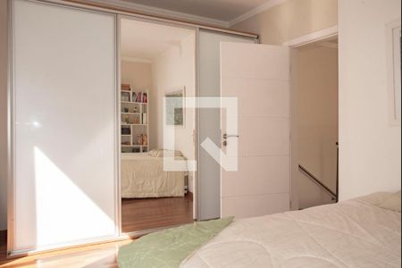 Casa à venda com 240m², 3 quartos e 3 vagas Casa à venda com 240m², 3 quartos e 3 vagasQuarto