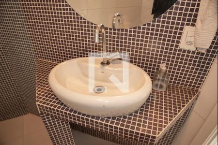 Casa à venda com 240m², 3 quartos e 3 vagas Casa à venda com 240m², 3 quartos e 3 vagasBanheiro de Serviço