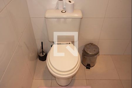 Casa à venda com 240m², 3 quartos e 3 vagas Casa à venda com 240m², 3 quartos e 3 vagasBanheiro de Serviço