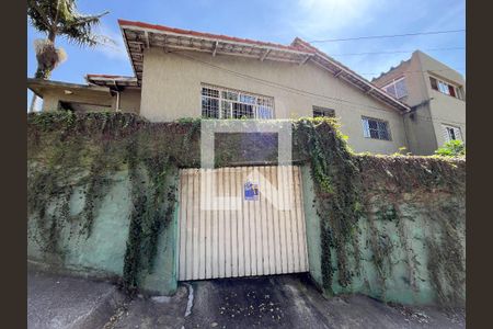 Casa à venda com 316m², 6 quartos e 5 vagasFachada
