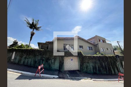 Casa à venda com 316m², 6 quartos e 5 vagasFachada