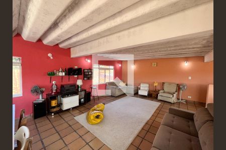 Casa à venda com 316m², 6 quartos e 5 vagasSalão