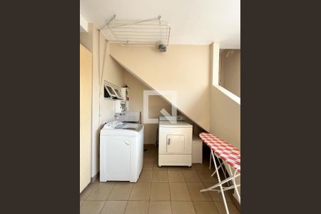 Casa à venda com 316m², 6 quartos e 5 vagasÁrea de Serviço