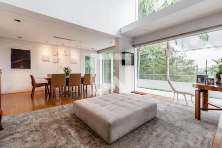 Casa à venda com 454m², 4 quartos e 6 vagas