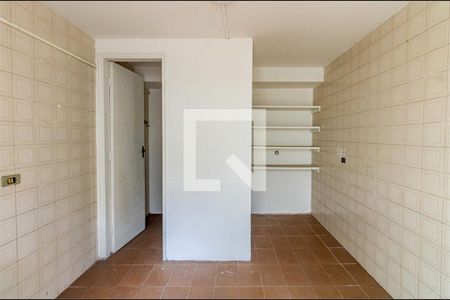 Casa à venda com 3 quartos, 200m² em Vila Pirajussara, São Paulo