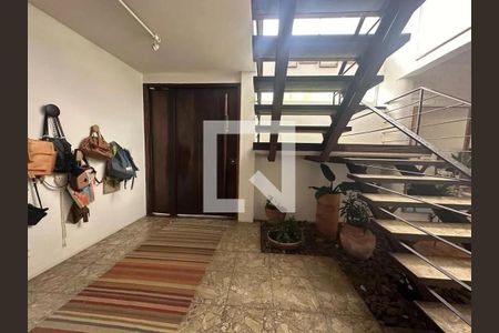 Casa à venda com 320m², 3 quartos e 2 vagas