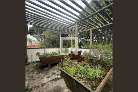 Casa à venda com 320m², 3 quartos e 2 vagas