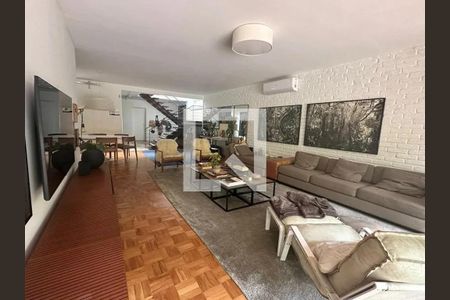 Casa à venda com 320m², 3 quartos e 2 vagas
