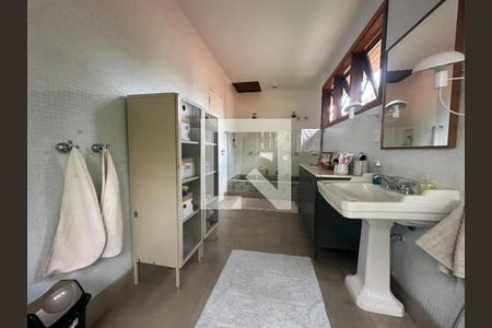 Casa à venda com 320m², 3 quartos e 2 vagas