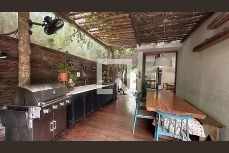 Casa à venda com 320m², 3 quartos e 2 vagas