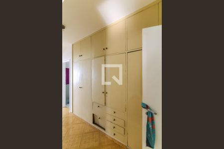 Casa à venda com 420m², 6 quartos e 5 vagas Casa à venda com 420m², 6 quartos e 5 vagasCorredor