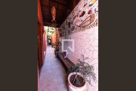 Casa à venda com 326m², 4 quartos e 3 vagas Casa à venda com 326m², 4 quartos e 3 vagasCorredor