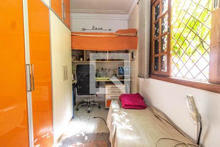 Casa à venda com 326m², 4 quartos e 3 vagas Casa à venda com 326m², 4 quartos e 3 vagasQuarto 2