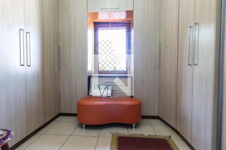 Casa à venda com 326m², 4 quartos e 3 vagas Casa à venda com 326m², 4 quartos e 3 vagasCloset