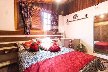 Casa à venda com 326m², 4 quartos e 3 vagas Casa à venda com 326m², 4 quartos e 3 vagasQuarto 4